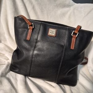 ​Classic Dooney & Bourke Black Pebbled Leather Charleston Shopper Tote | Red Lin
